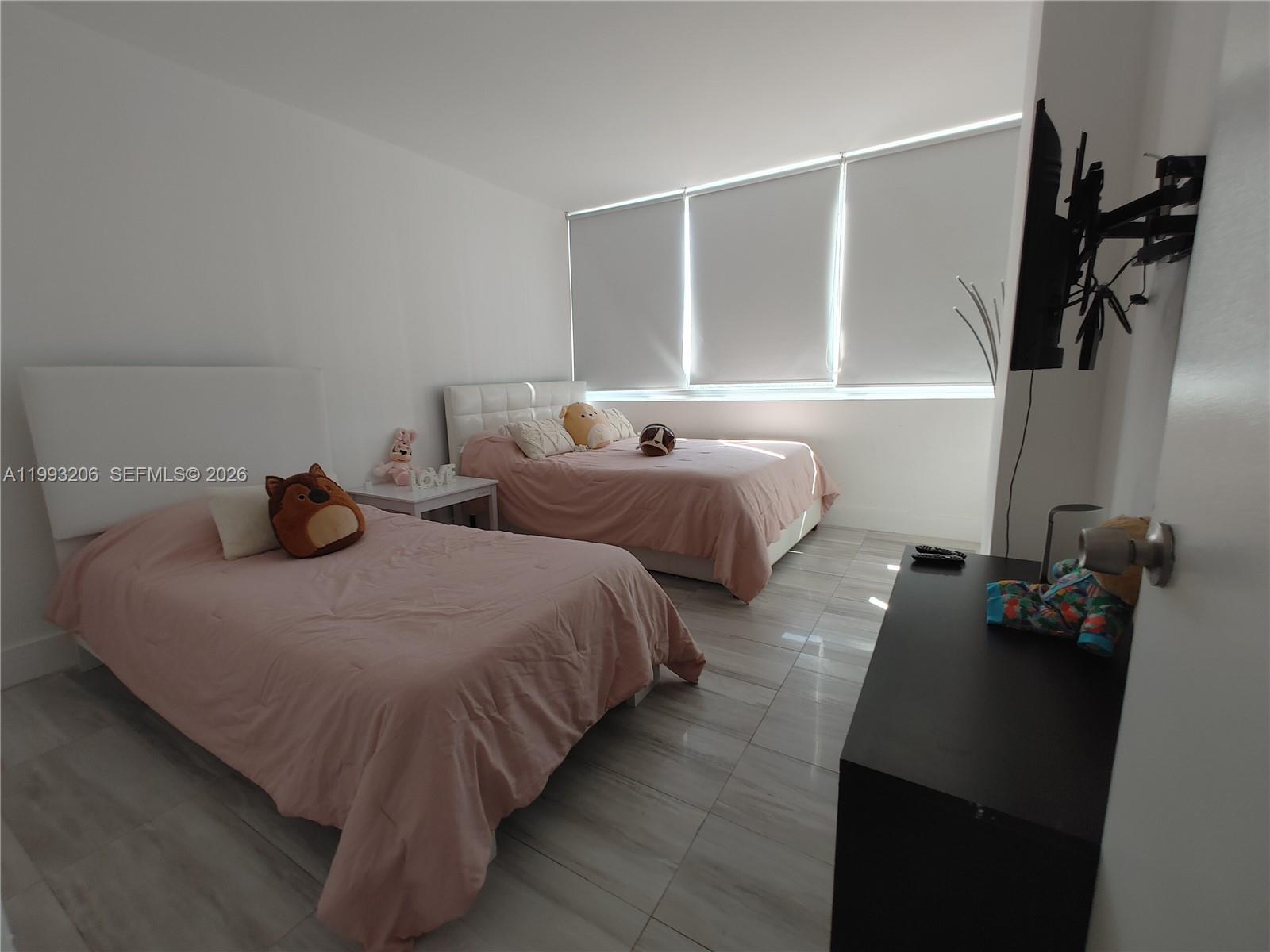 BURLEIGH HOUSE CONDO - Residential
