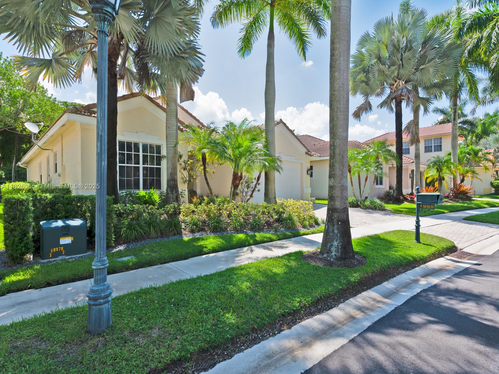 1995 Harbor View Cir