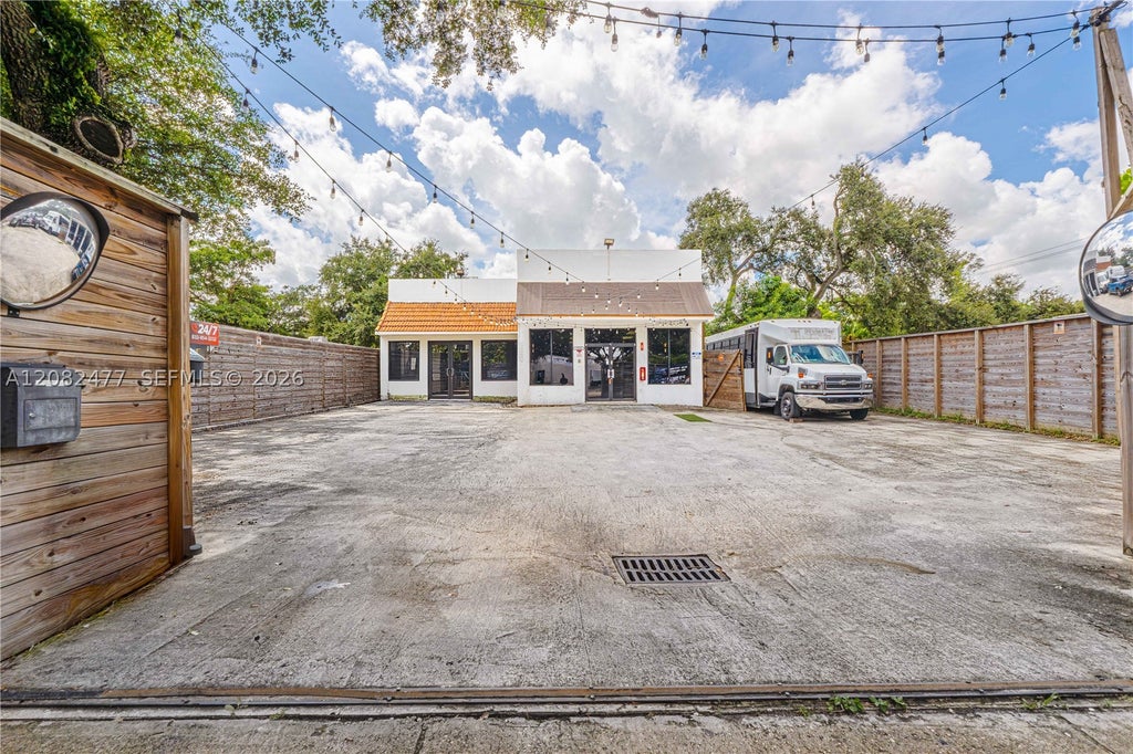 Photo of 6260 Johnson St, Hollywood, FL 33024 (MLS # A12082477)