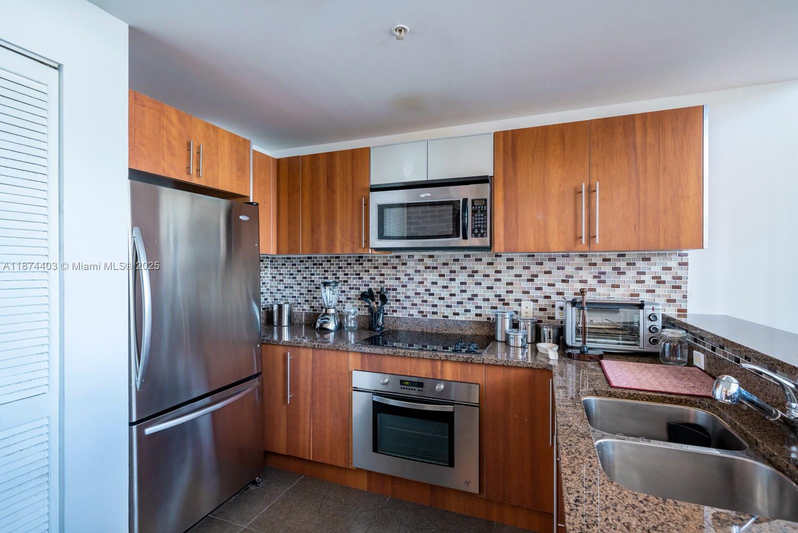 MET 1 CONDO - Residential