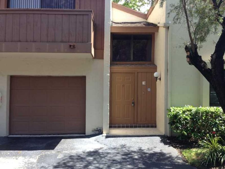 Top condition. Completely tiled except staircase. Updated kitchen and baths. New paint and blinds. Enjoy all Sabal Chase amenities including pools, tennis, clubhouse, basketball, security and more. 2 months security & first month rent required.  Managed b y The Jacobs-Alfonso Group.