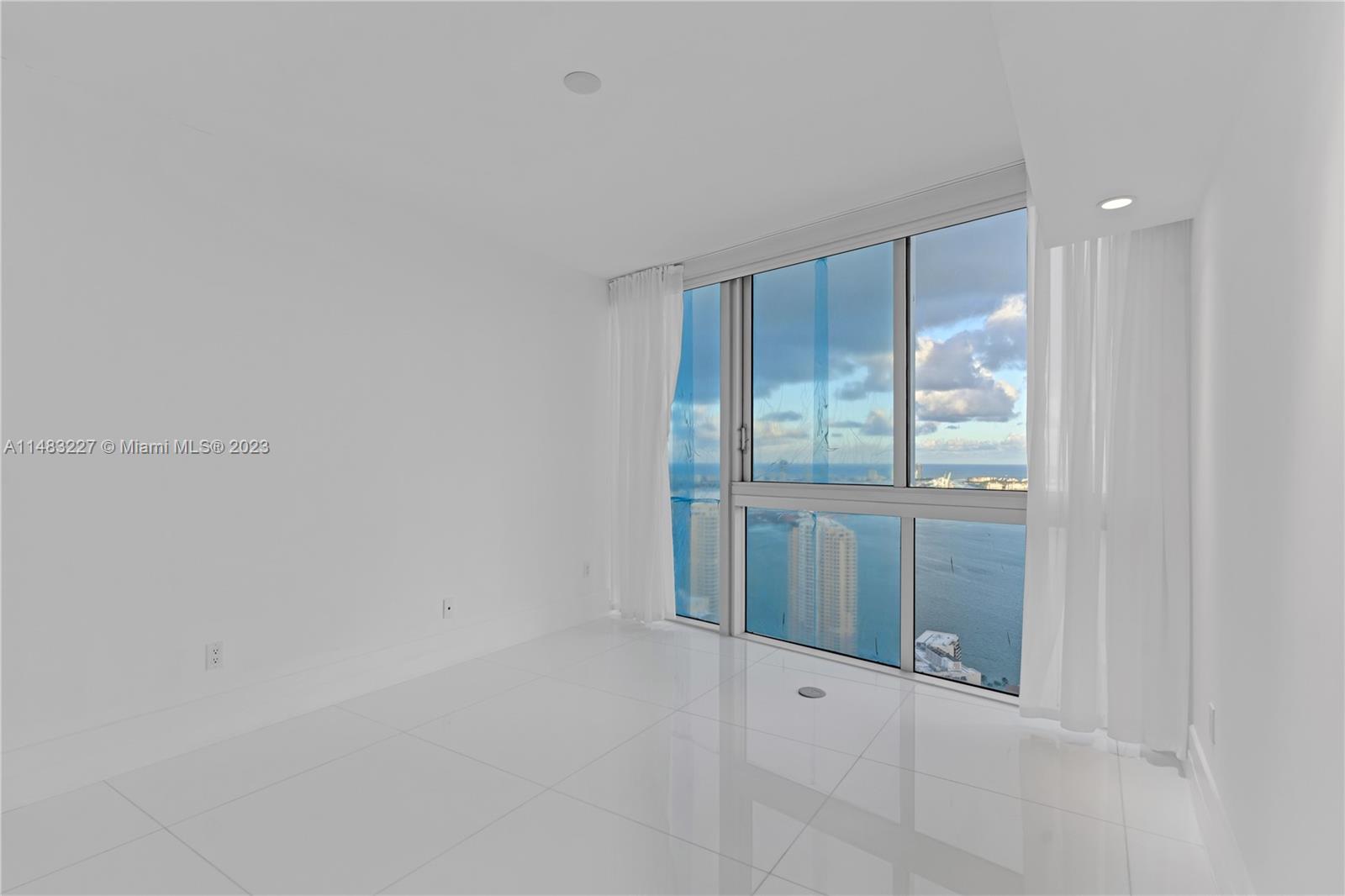 ICON BRICKELL NO TWO - Residential