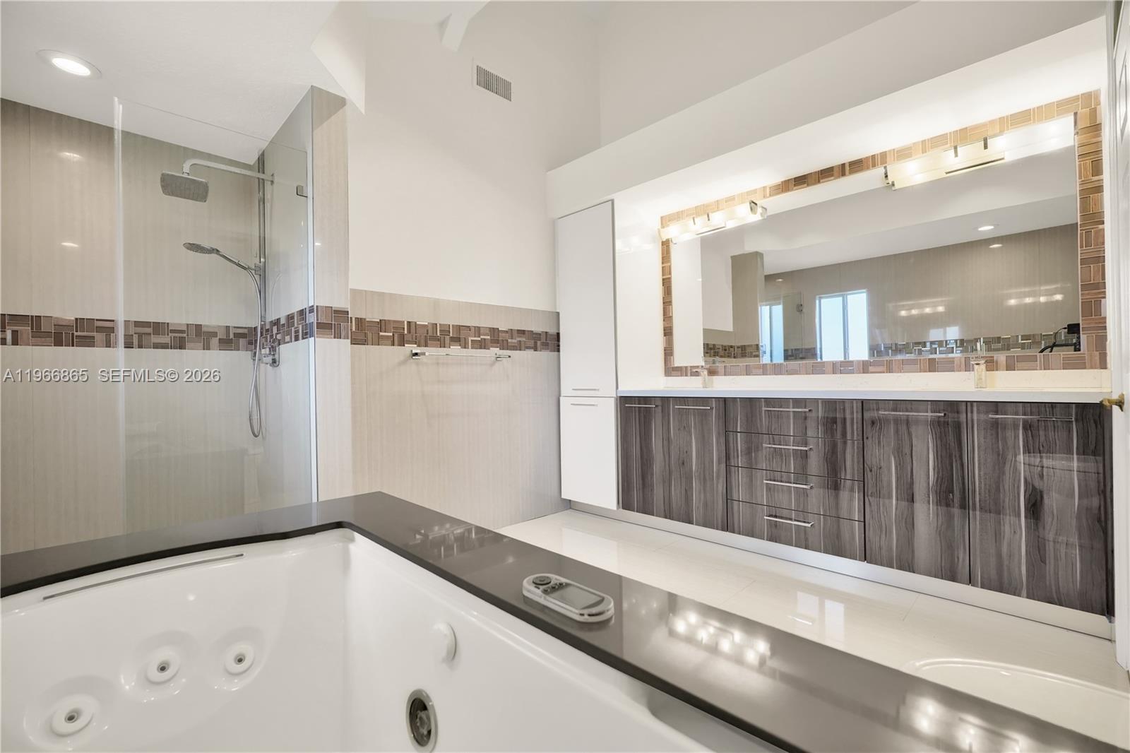 LAKES BY THE BAY SEC 4 - Residential