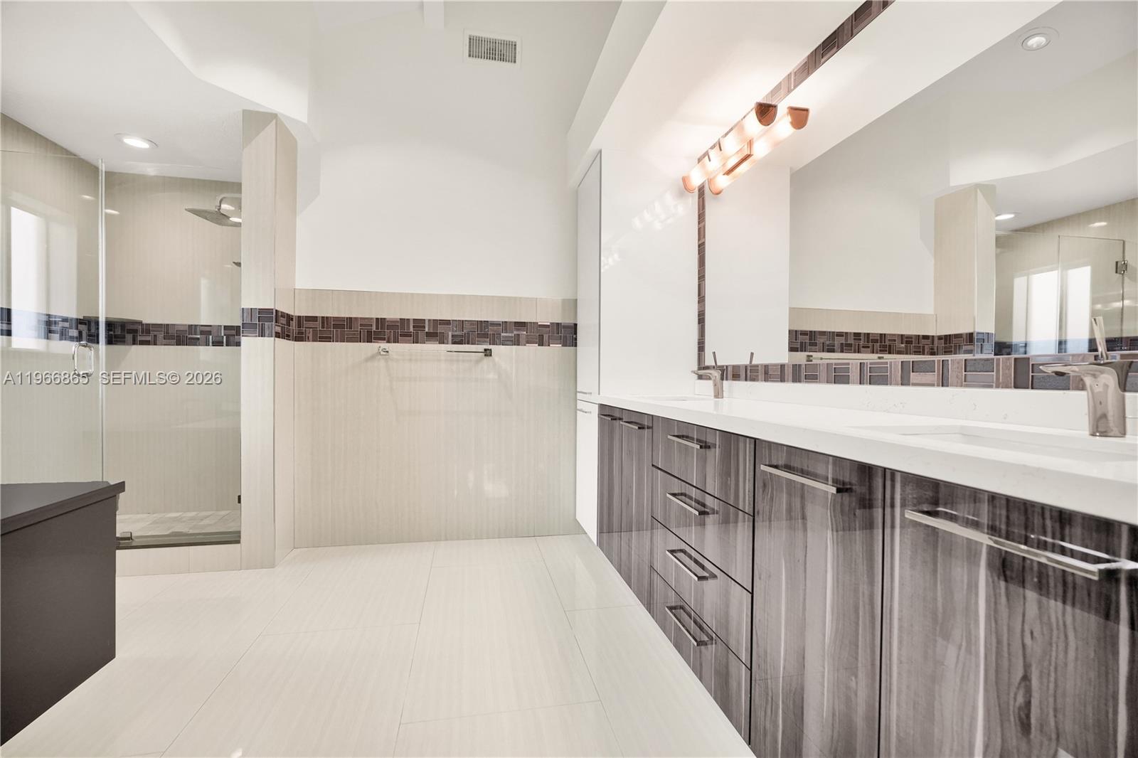 LAKES BY THE BAY SEC 4 - Residential