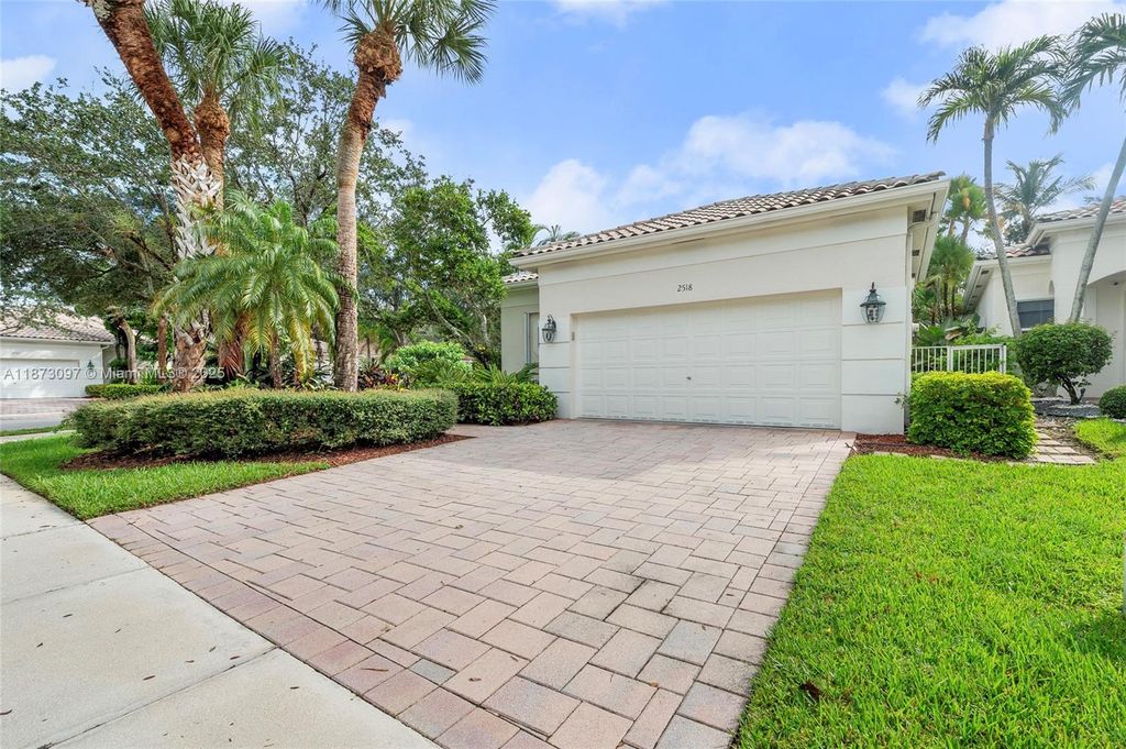 Photo of 2518 Bay Pointe Ct, Weston, FL 33327 (MLS # A11873097)