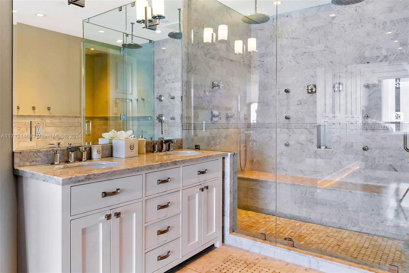 CONTINUUM ON SOUTH BEACH - Residential