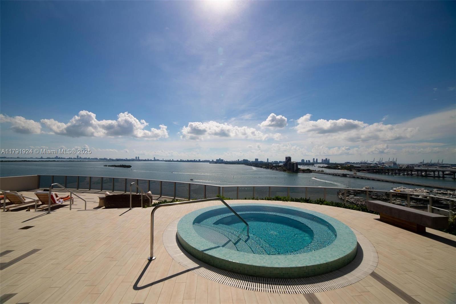 ARIA ON THE BAY CONDO - Residential