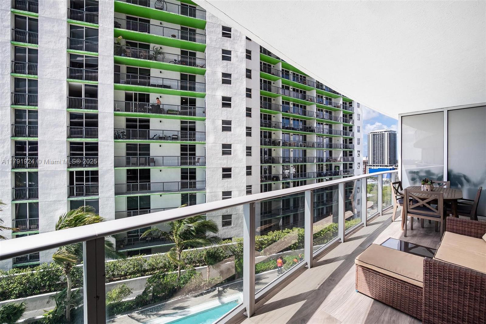 ARIA ON THE BAY CONDO - Residential