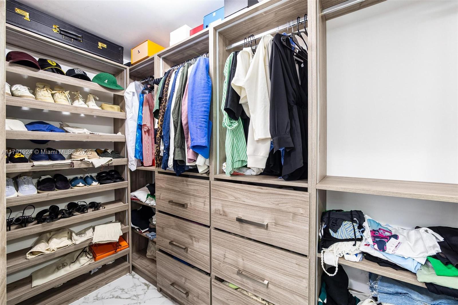 ARIA ON THE BAY CONDO - Residential