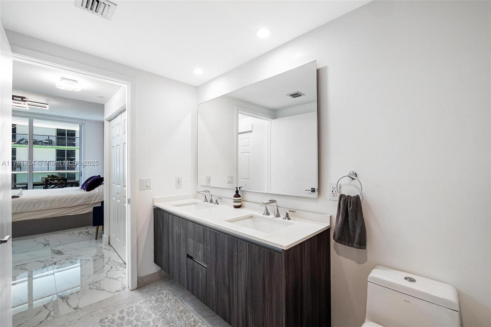 ARIA ON THE BAY CONDO - Residential