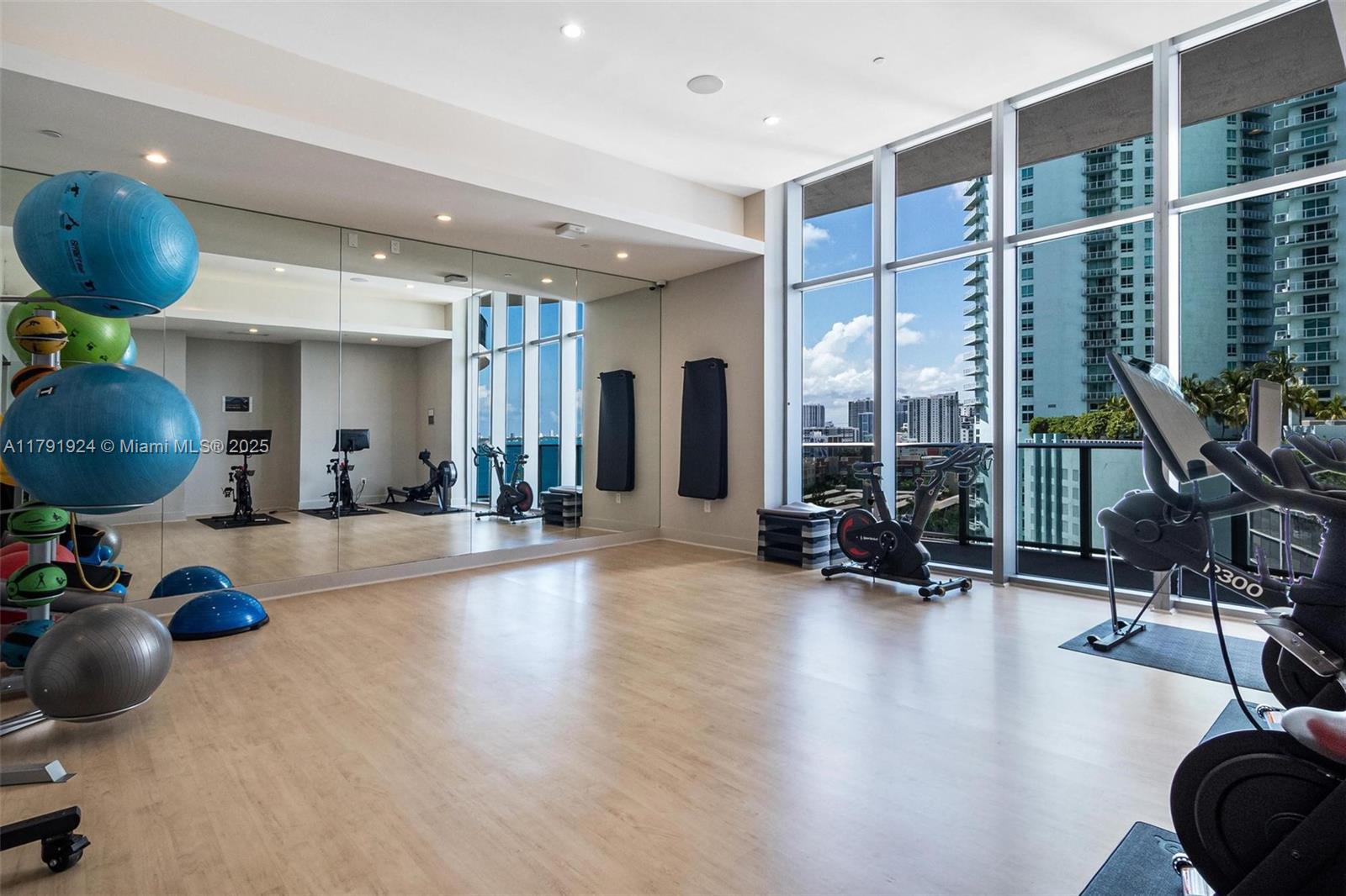 ARIA ON THE BAY CONDO - Residential