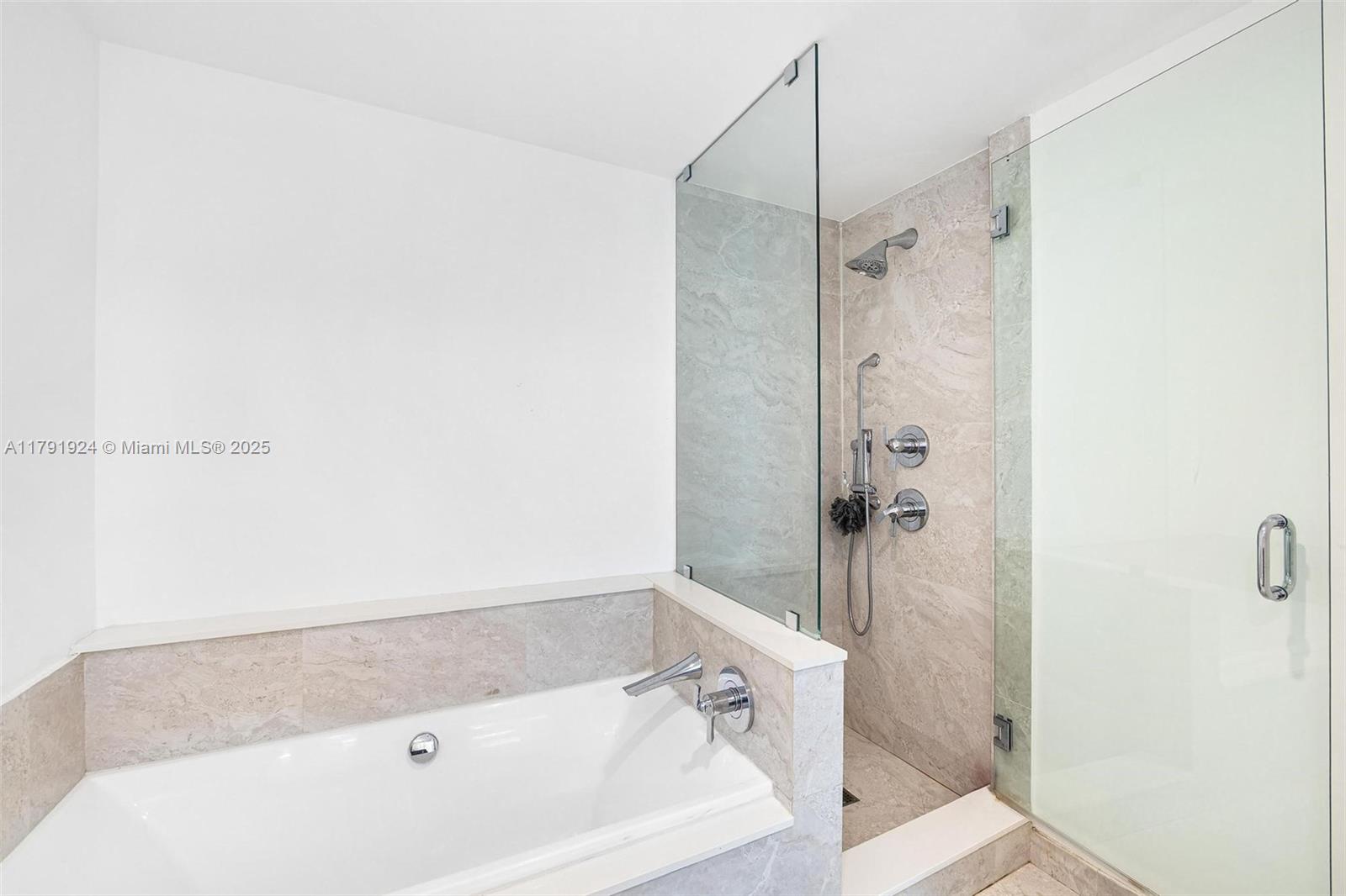 ARIA ON THE BAY CONDO - Residential