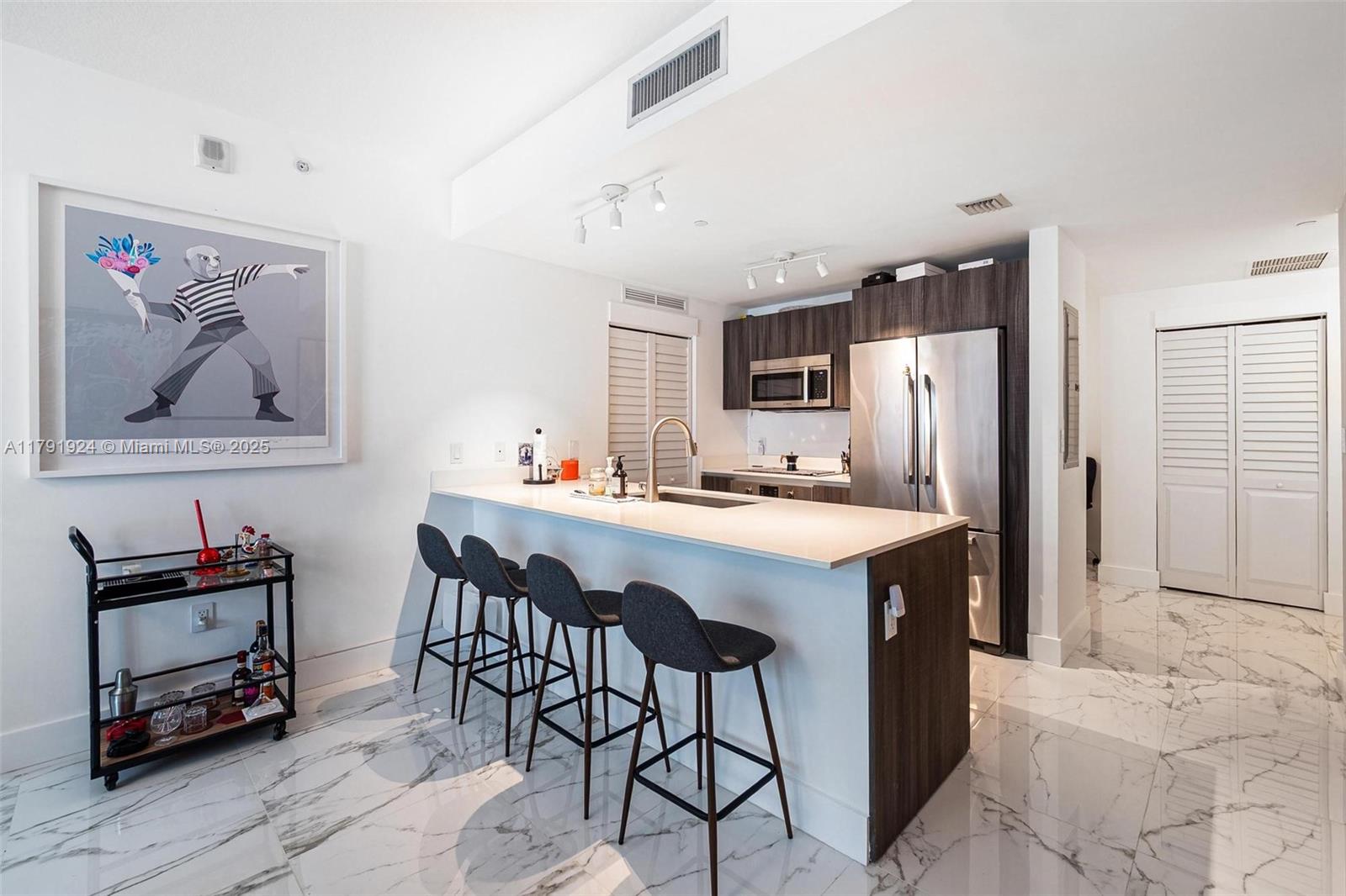 ARIA ON THE BAY CONDO - Residential