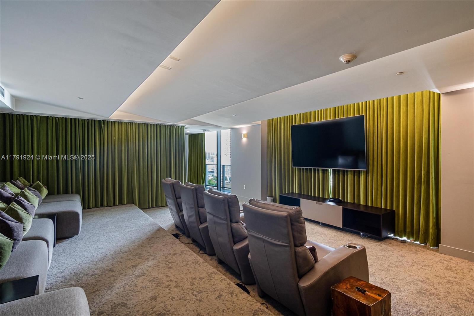 ARIA ON THE BAY CONDO - Residential