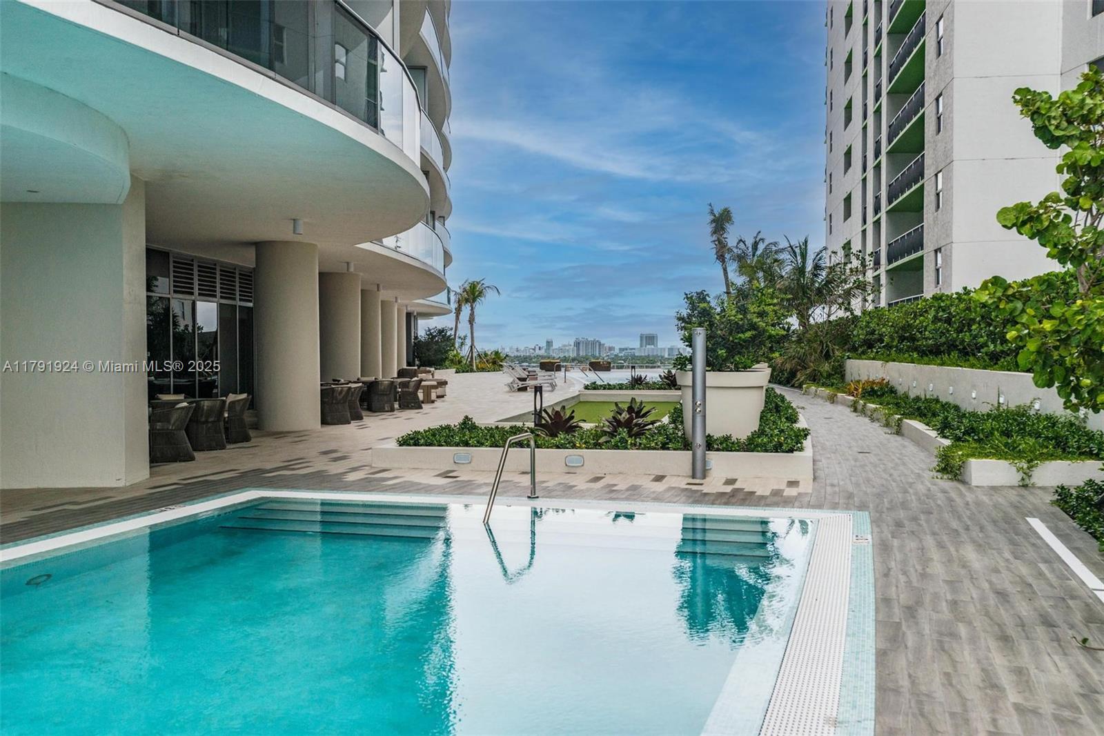 ARIA ON THE BAY CONDO - Residential