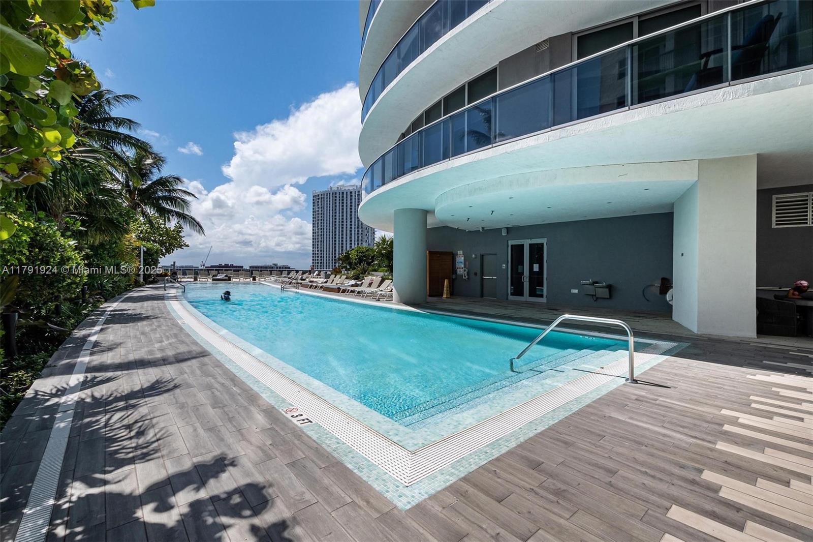 ARIA ON THE BAY CONDO - Residential