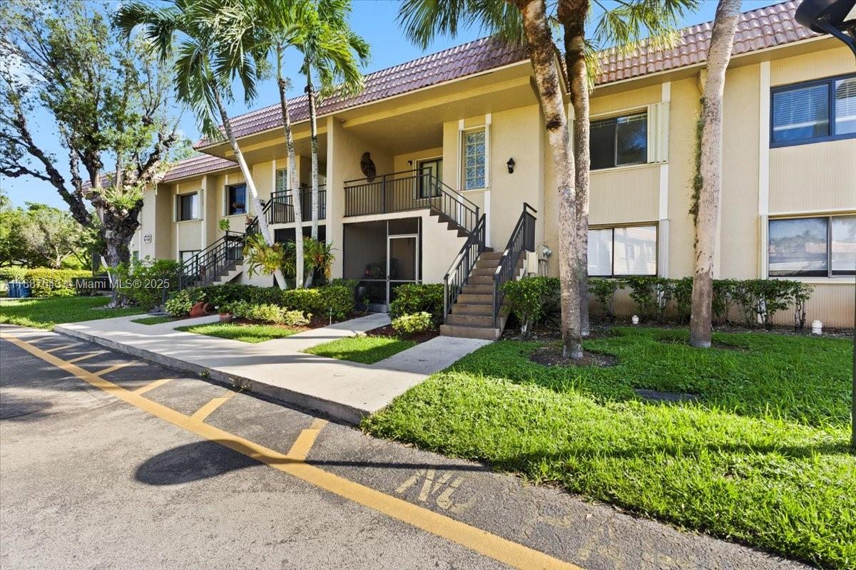 RACQUET CLUB APTS AT BONA - Residential