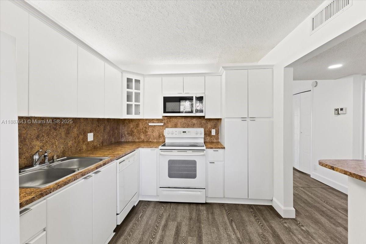RACQUET CLUB APTS AT BONA - Residential