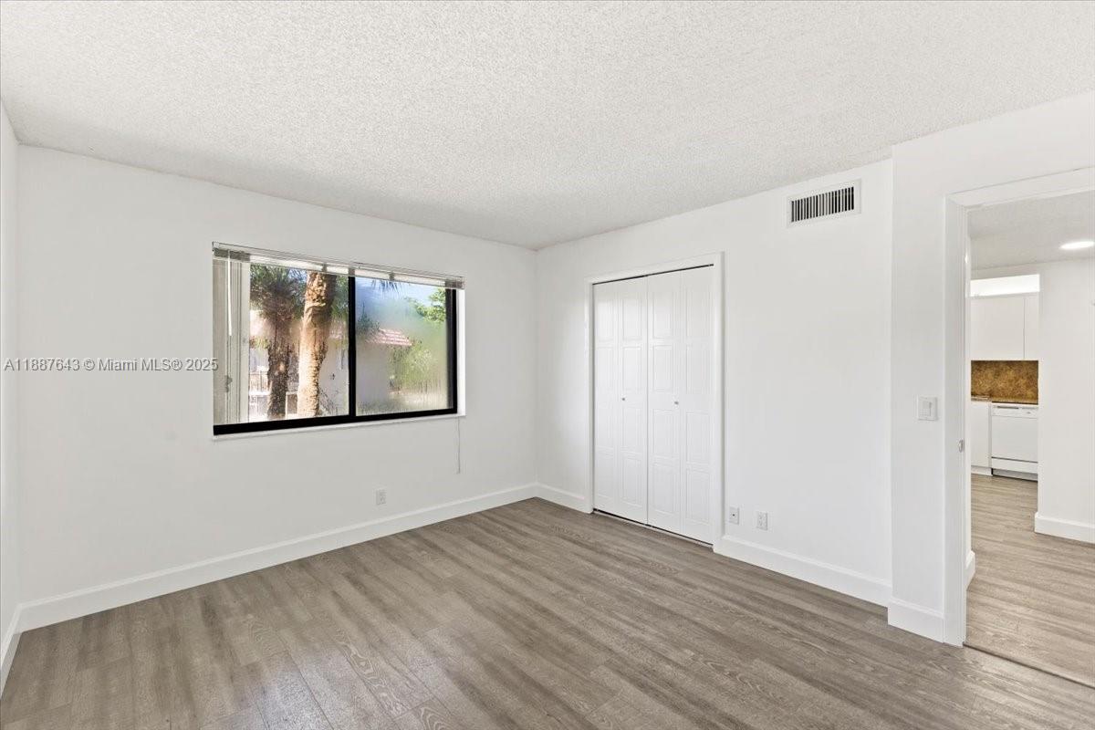 RACQUET CLUB APTS AT BONA - Residential