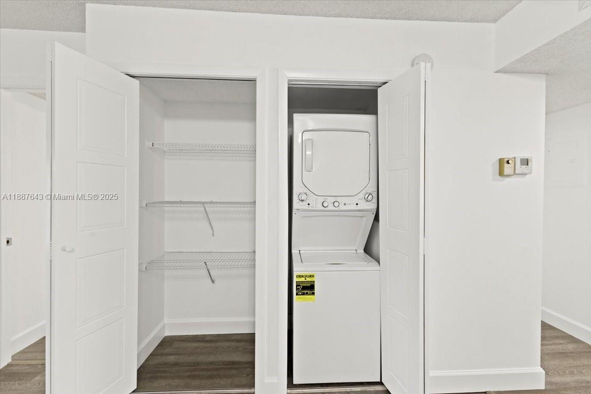 RACQUET CLUB APTS AT BONA - Residential