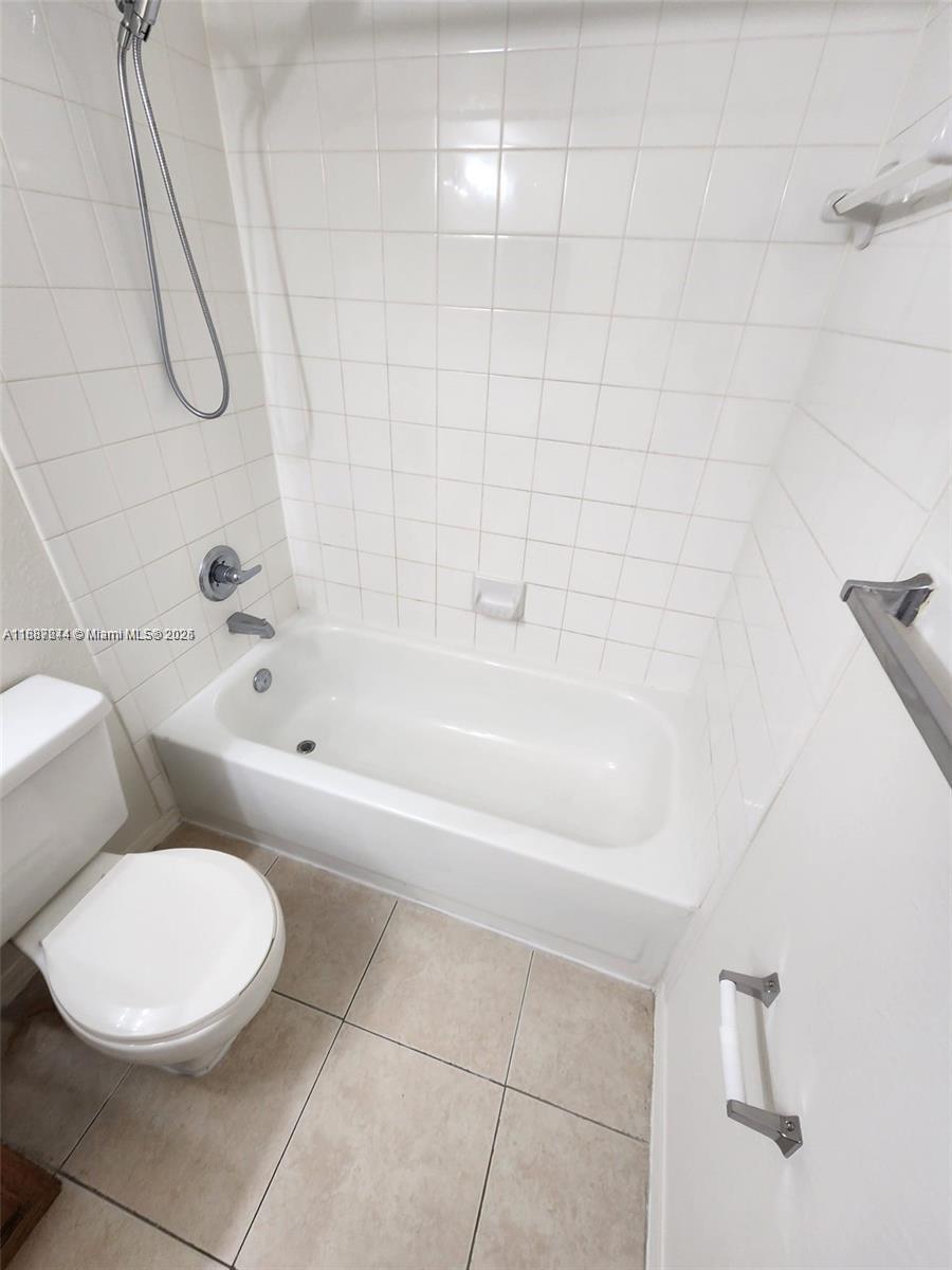 WINDWARD LAKES CONDO - Residential