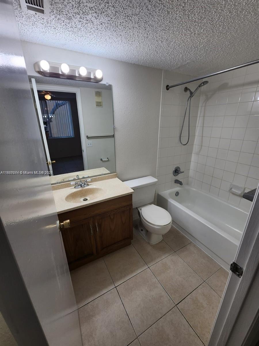 WINDWARD LAKES CONDO - Residential