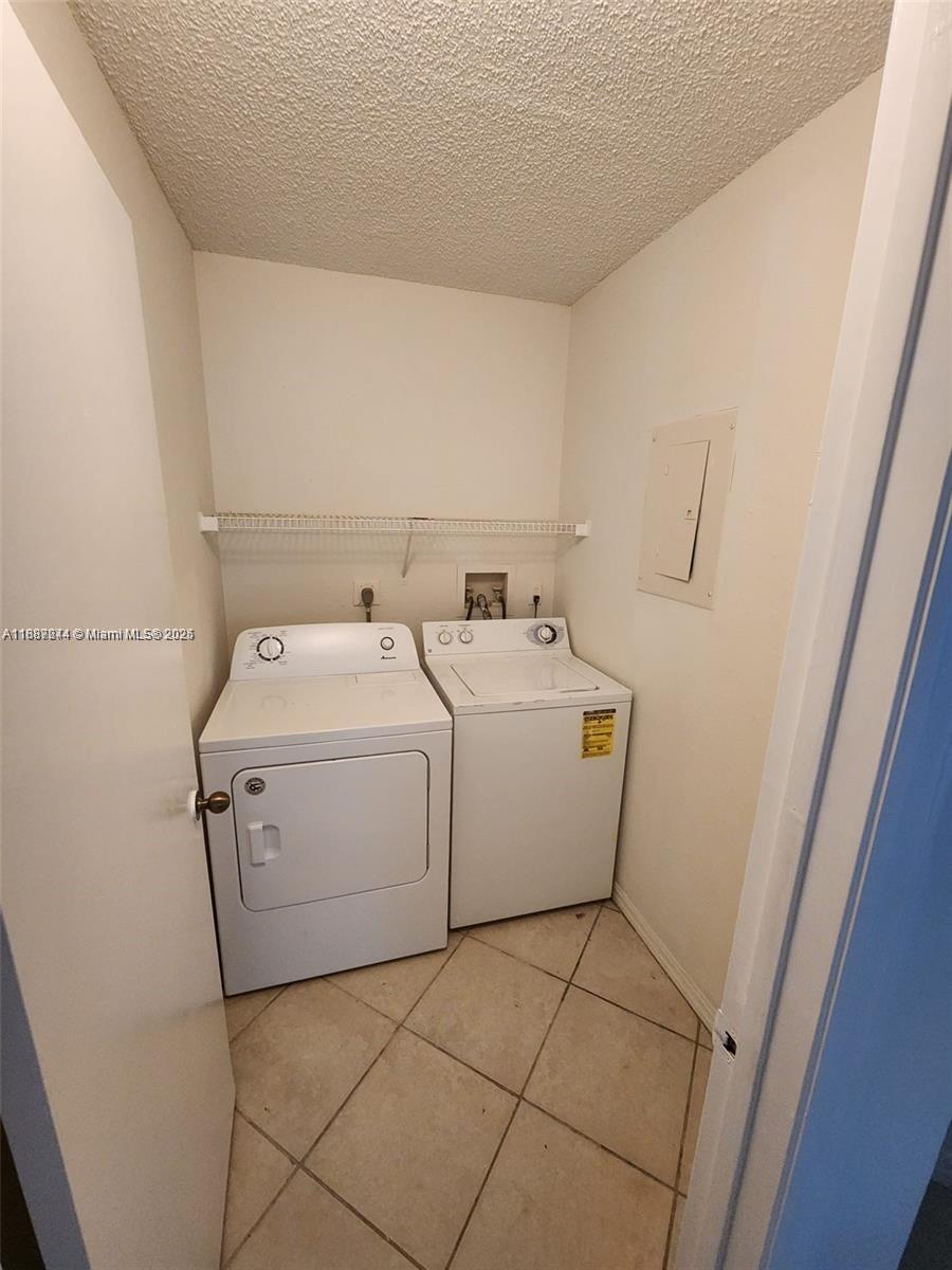WINDWARD LAKES CONDO - Residential