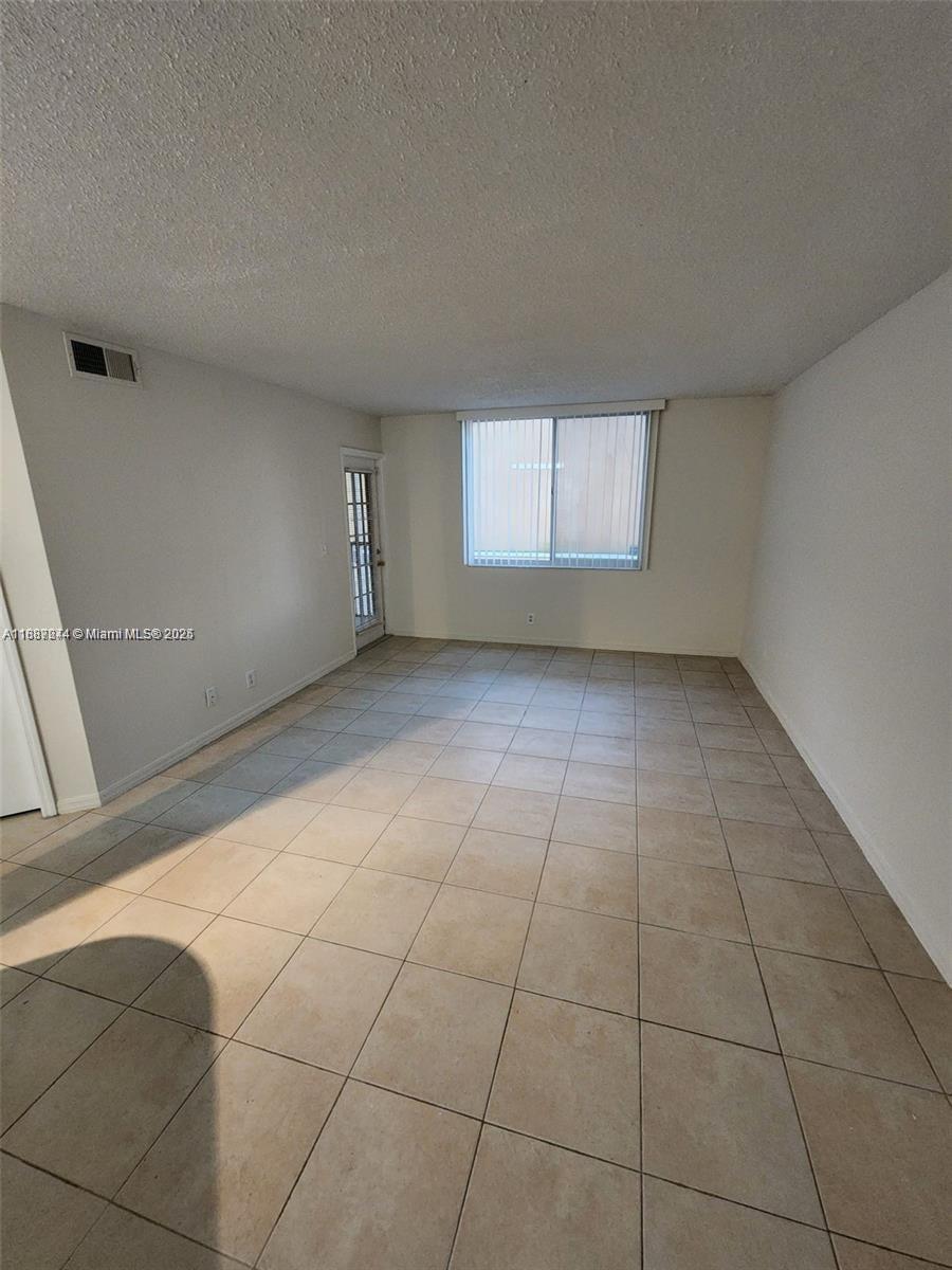 WINDWARD LAKES CONDO - Residential