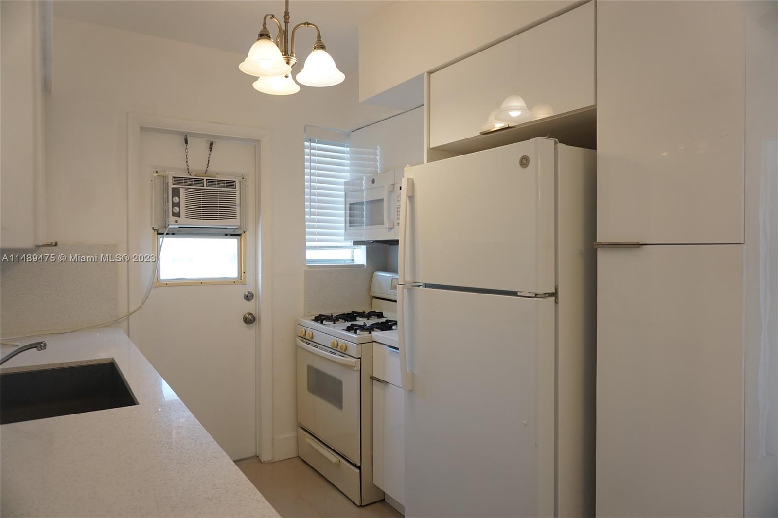 LA FLEURETTE - Residential Lease