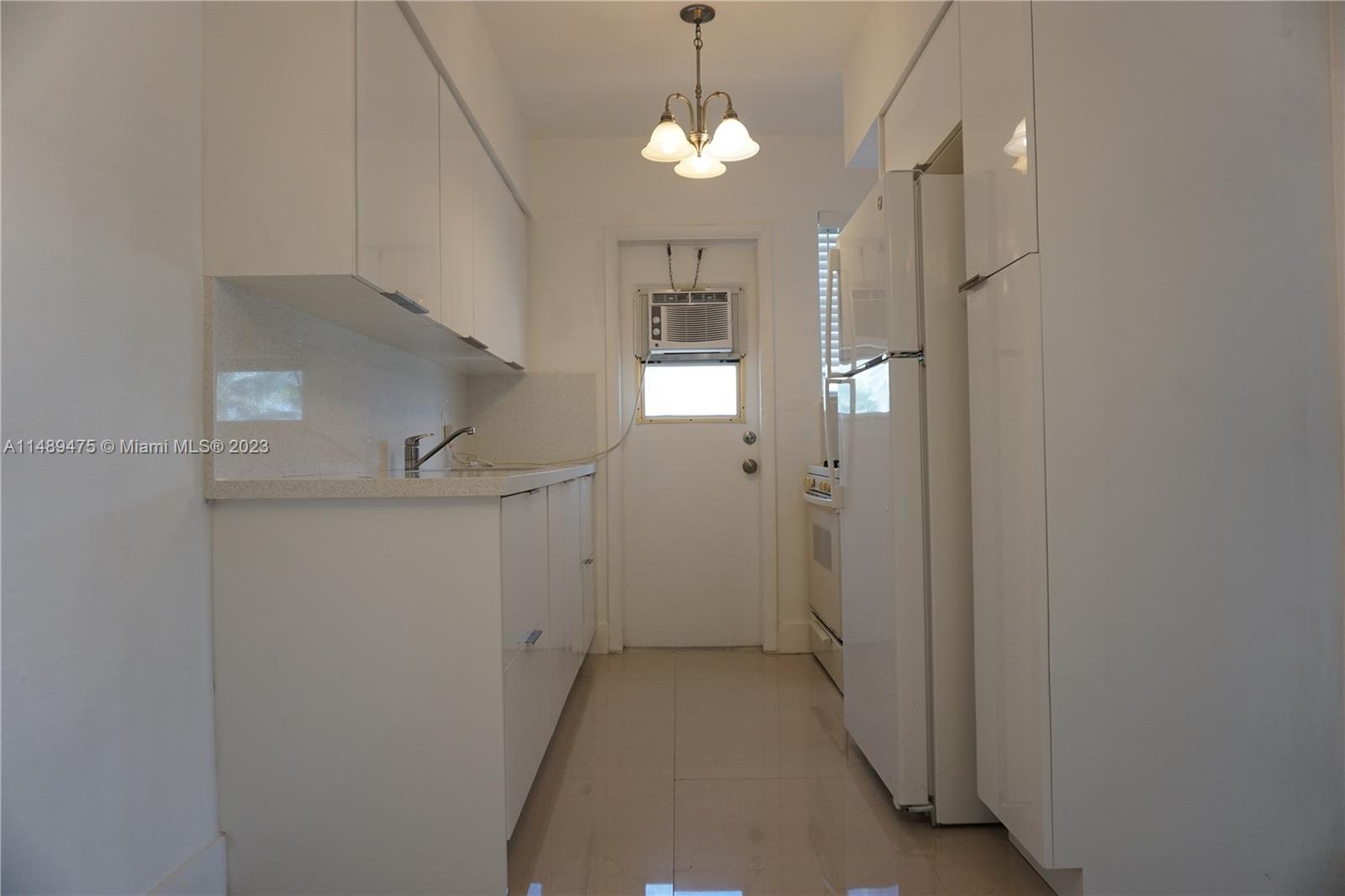 LA FLEURETTE - Residential Lease
