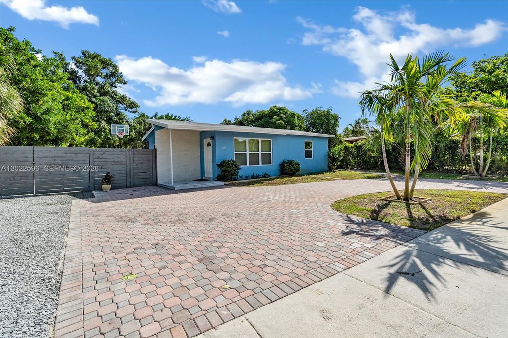 Photo of 4740 NE 2nd Ter, Deerfield Beach, FL 33064 (MLS # A12022596)