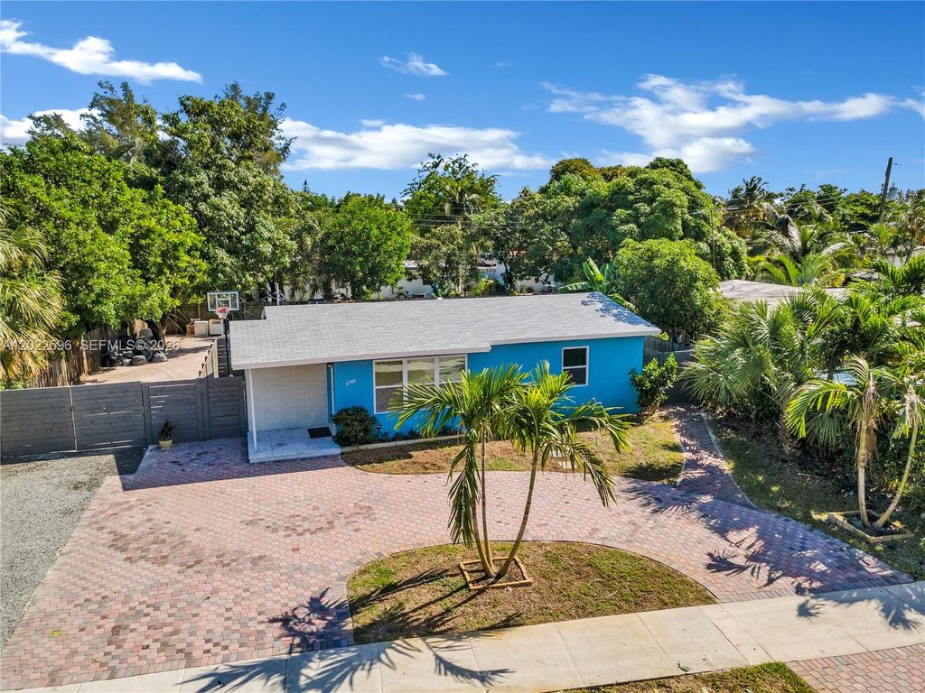 Photo of 4740 NE 2nd Ter, Deerfield Beach, FL 33064 (MLS # A12022596)