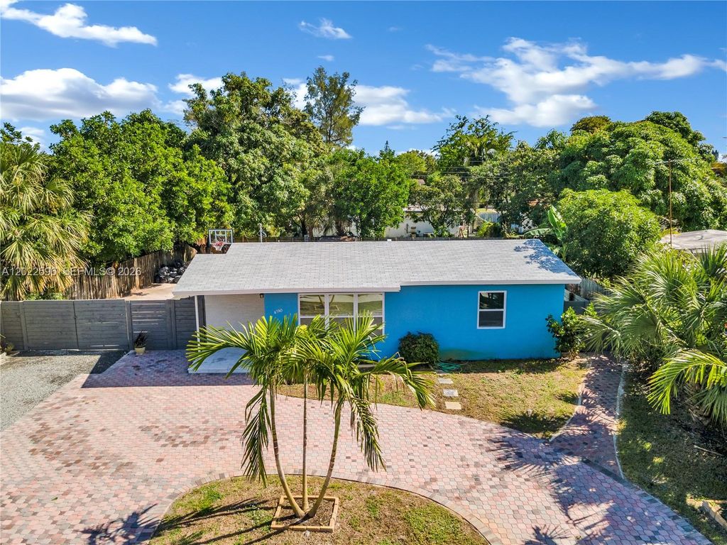 Photo of 4740 NE 2nd Ter, Deerfield Beach, FL 33064 (MLS # A12022596)