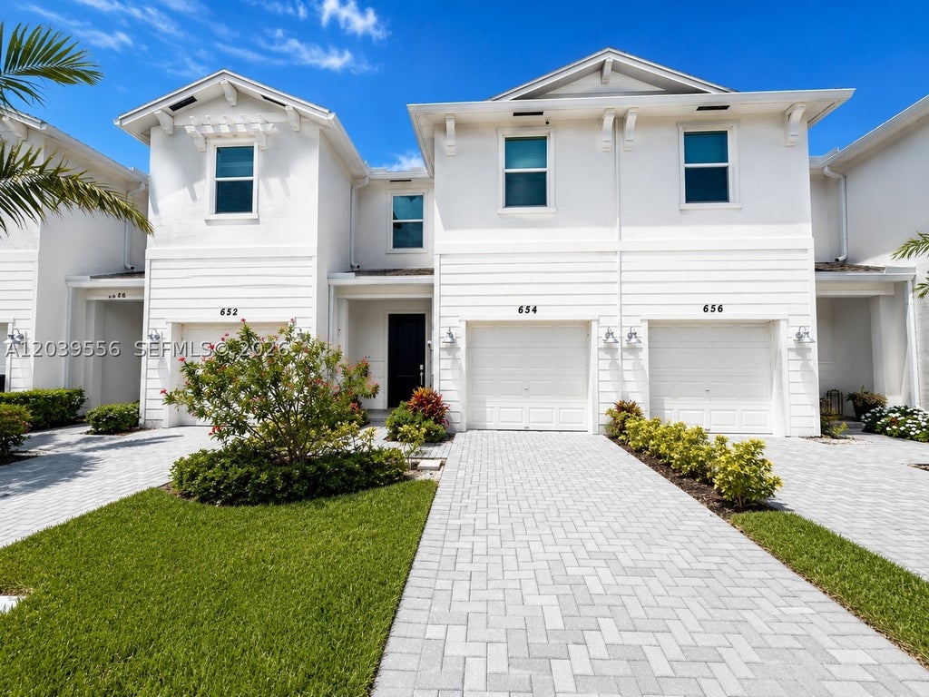 Photo of 654 SE Lake Falls St #654, Port St Lucie, FL 34984 (MLS # A12039556)