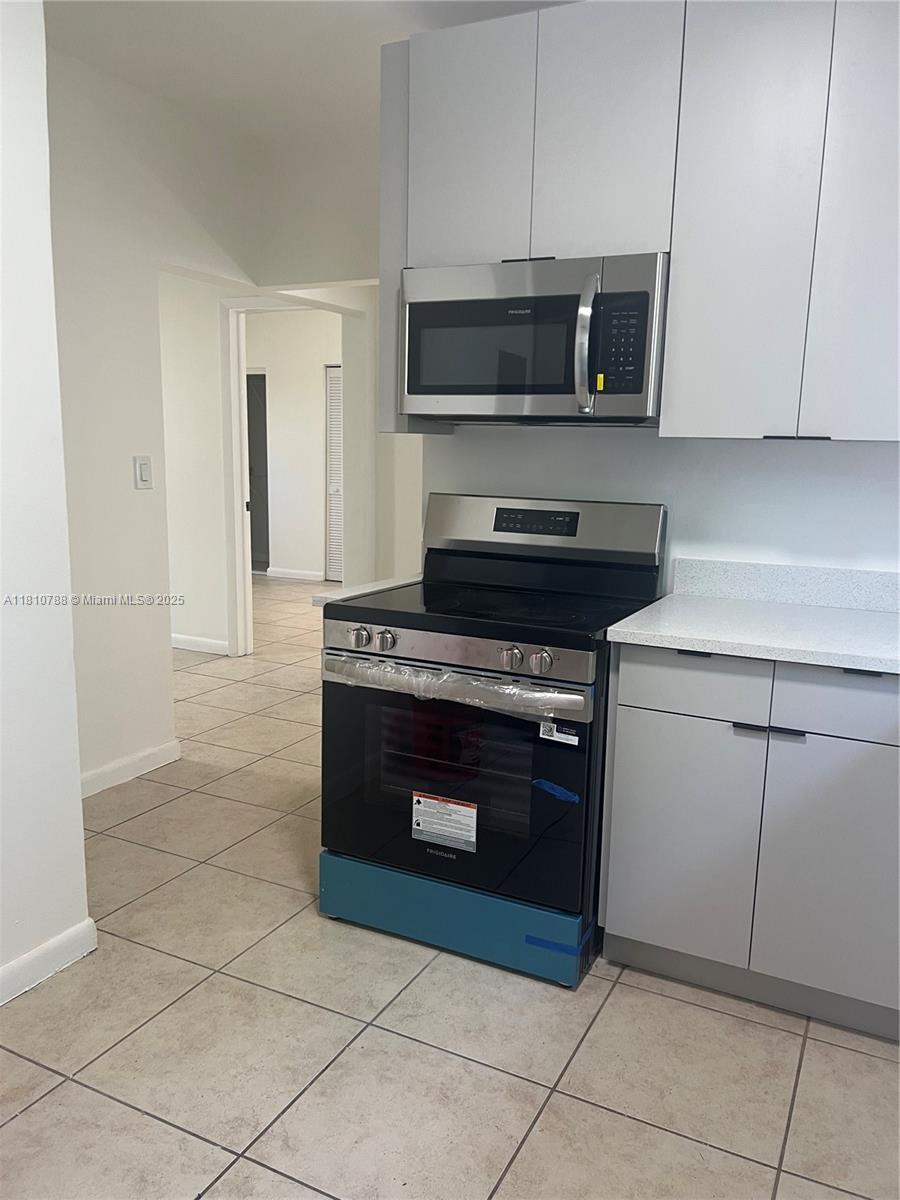 573 Ne 82nd St 7, Miami, Broward County, Florida - 2 Bedrooms  
1 Bathrooms - 