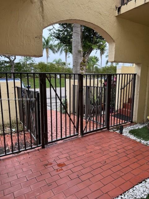 BEAUTIFUL 3 BEDROOMS 2 BATHS COMPLETELY REMODELED IN VERY GOOD TASTE
READY FOR A BUYER THAT JUST WANT TO BRING THEIR LUGGAGE AND NOT WORRY ABOUT REMODELING