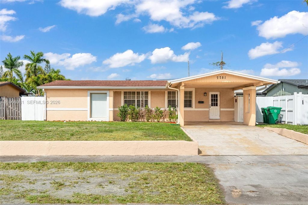 Photo of 7751 NW 32nd St, Davie, FL 33024 (MLS # A11966361)