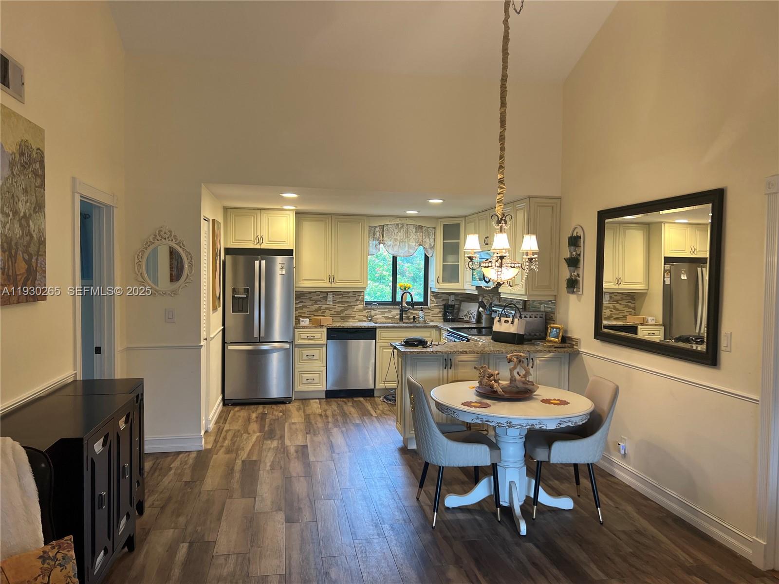 VILLA VALENCIA CONDO - Residential