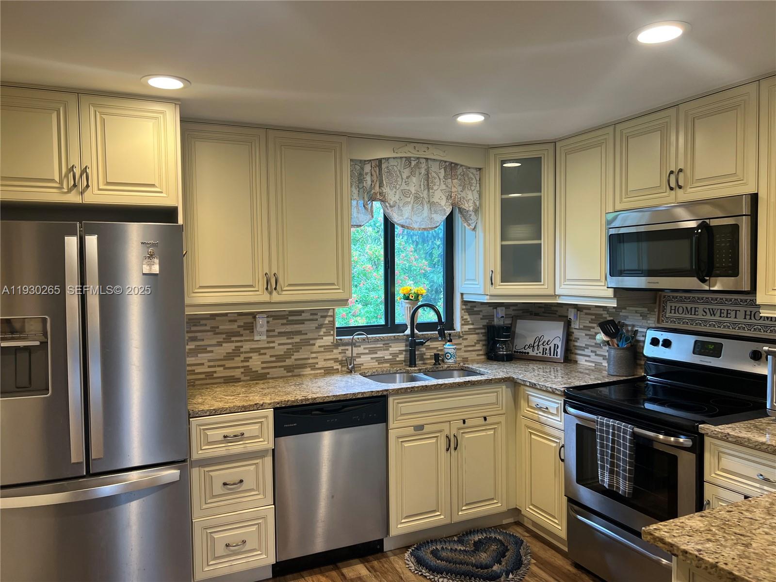 VILLA VALENCIA CONDO - Residential