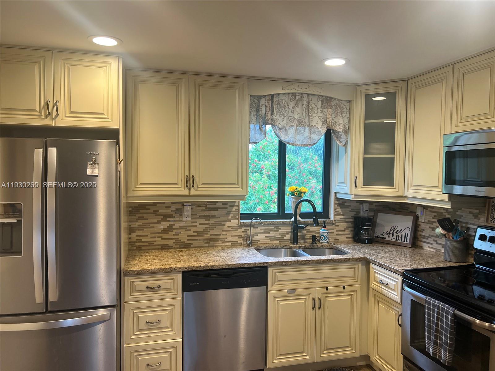 VILLA VALENCIA CONDO - Residential