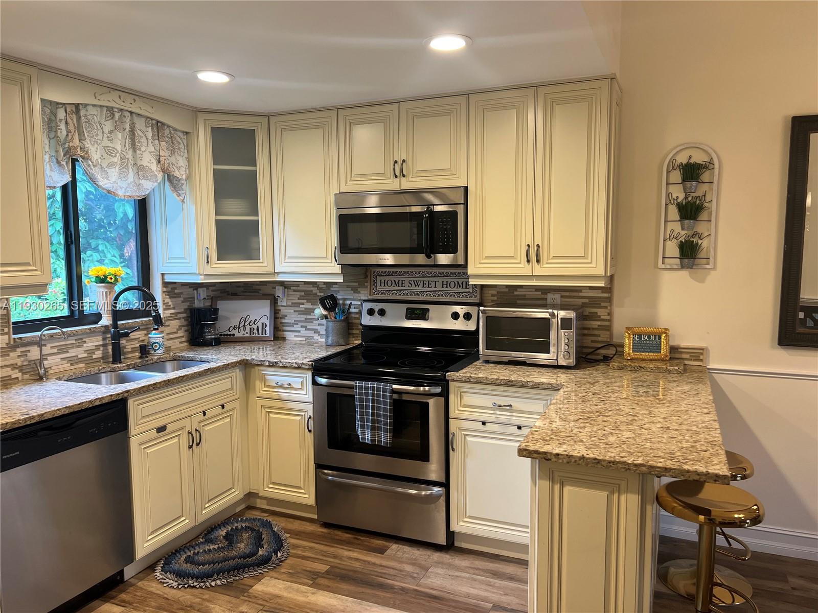 VILLA VALENCIA CONDO - Residential