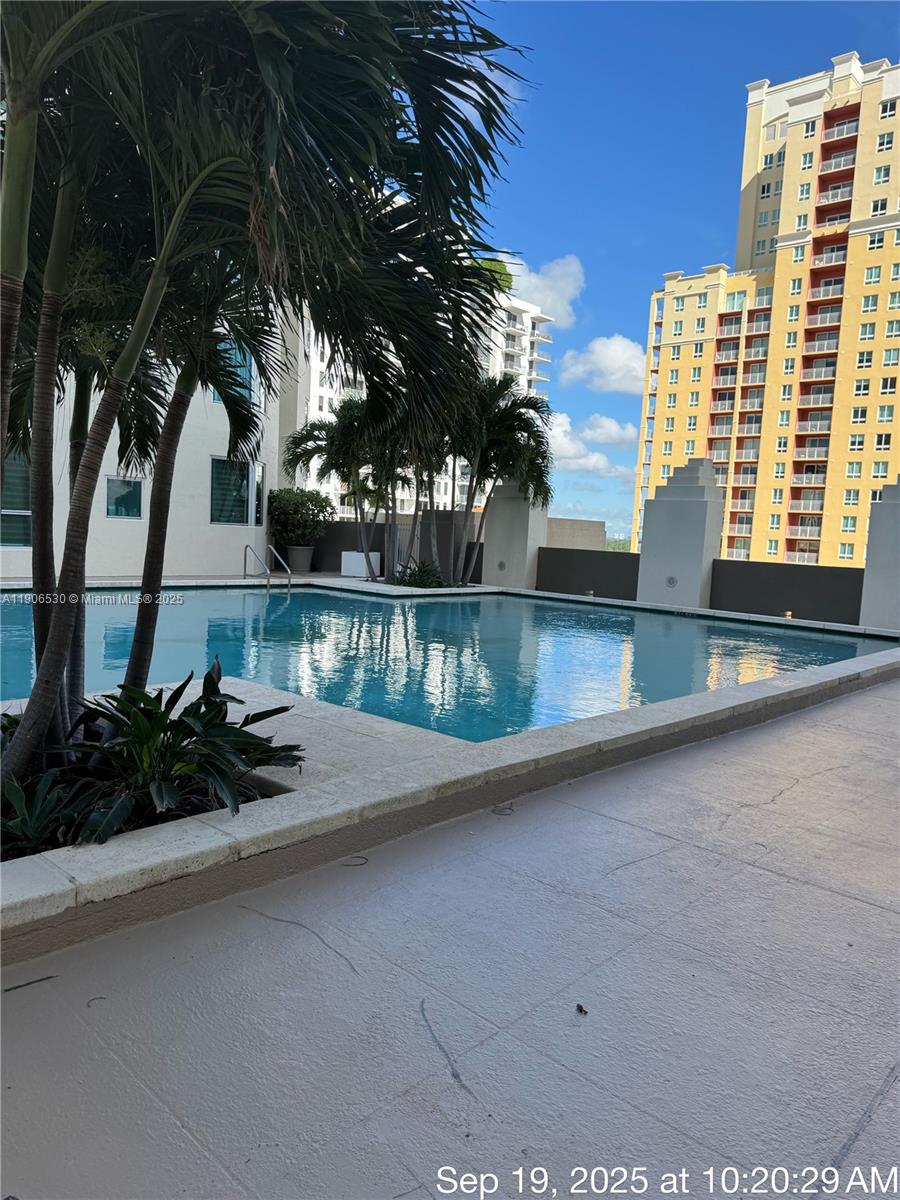 METROPOLIS I AT DADELAND - Residential