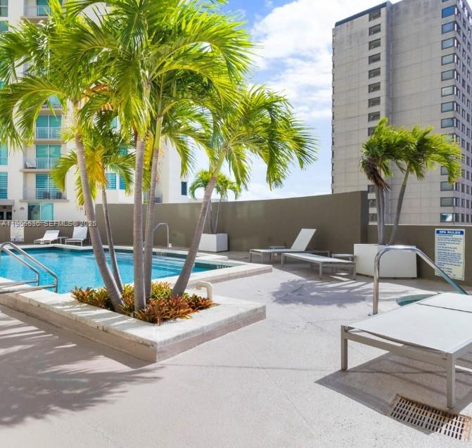 METROPOLIS I AT DADELAND - Residential