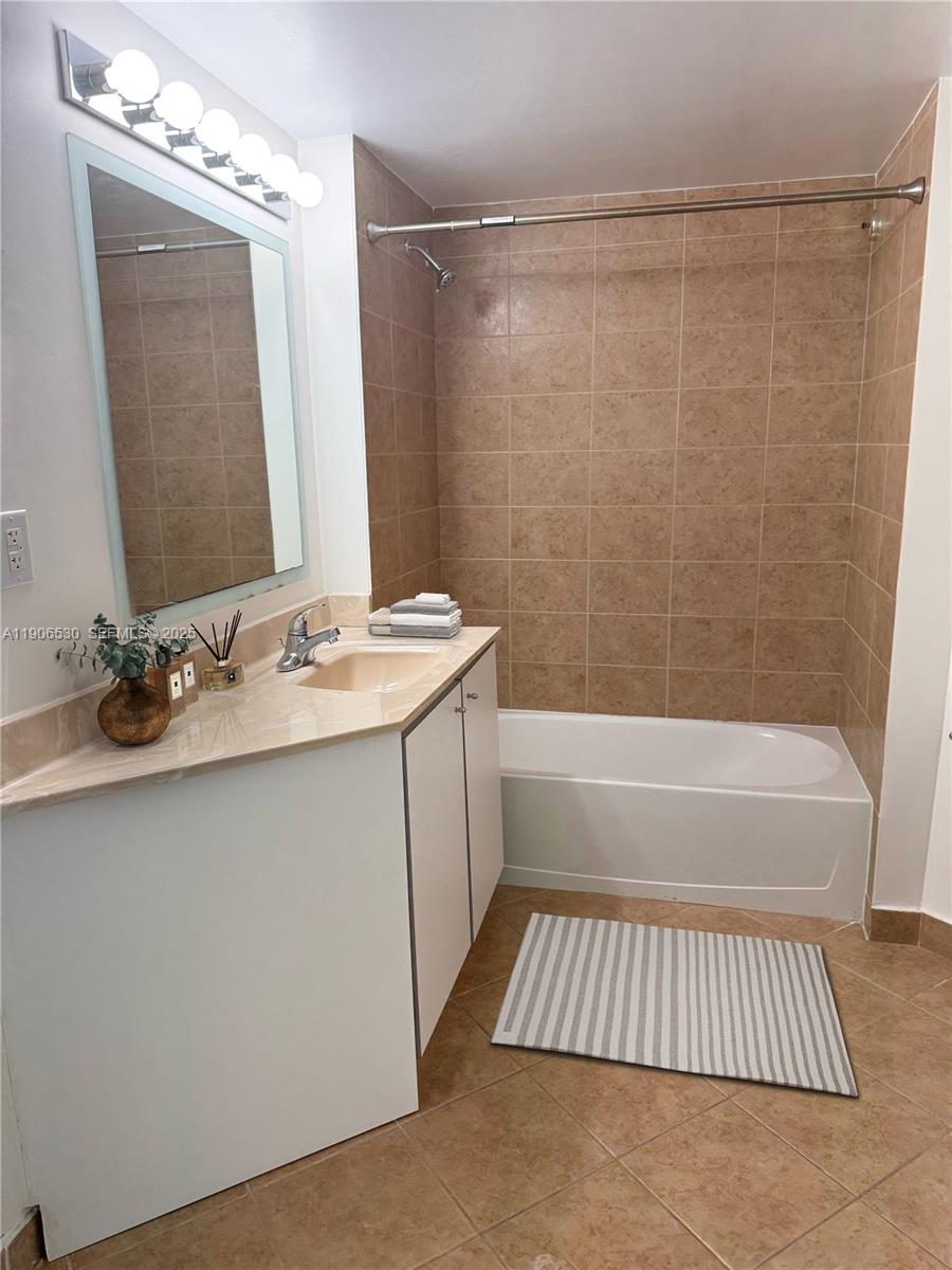 METROPOLIS I AT DADELAND - Residential