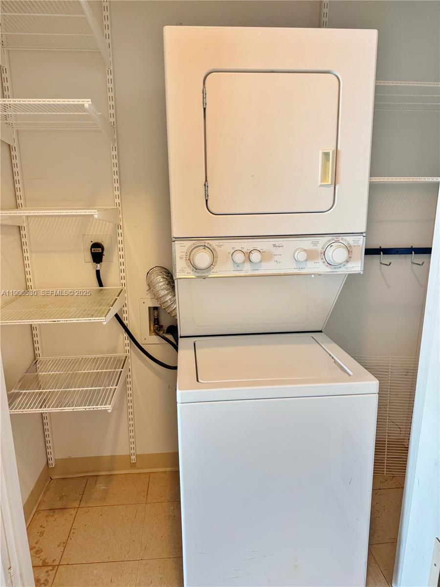 METROPOLIS I AT DADELAND - Residential