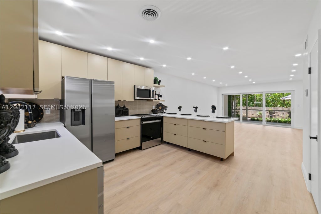 Photo of 4812 NE 23rd Ave #3, Fort Lauderdale, FL 33308 (MLS # A12032117)