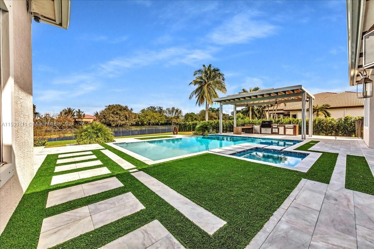 RIVERSTONE - Residential