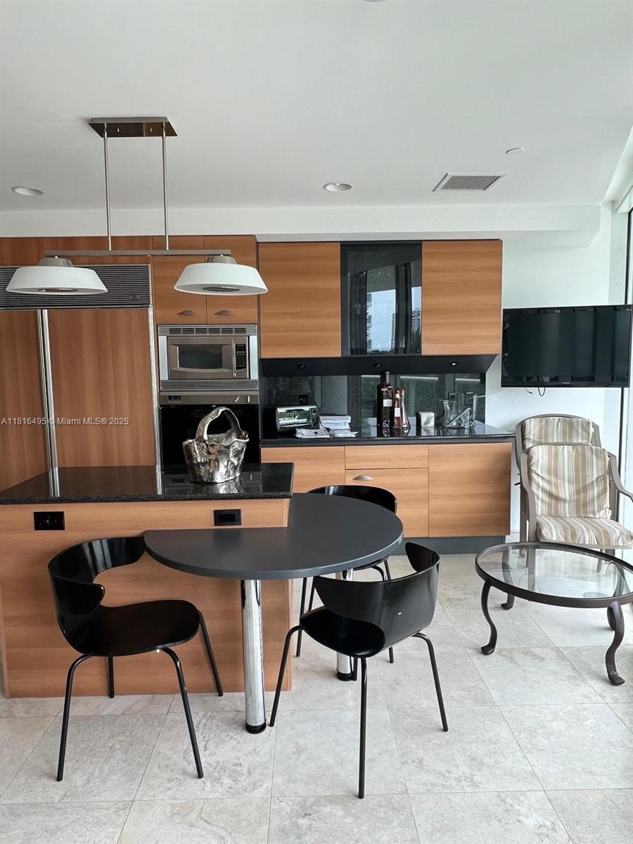 TOWERS OF PORTO VITA-SOUT - Residential Lease