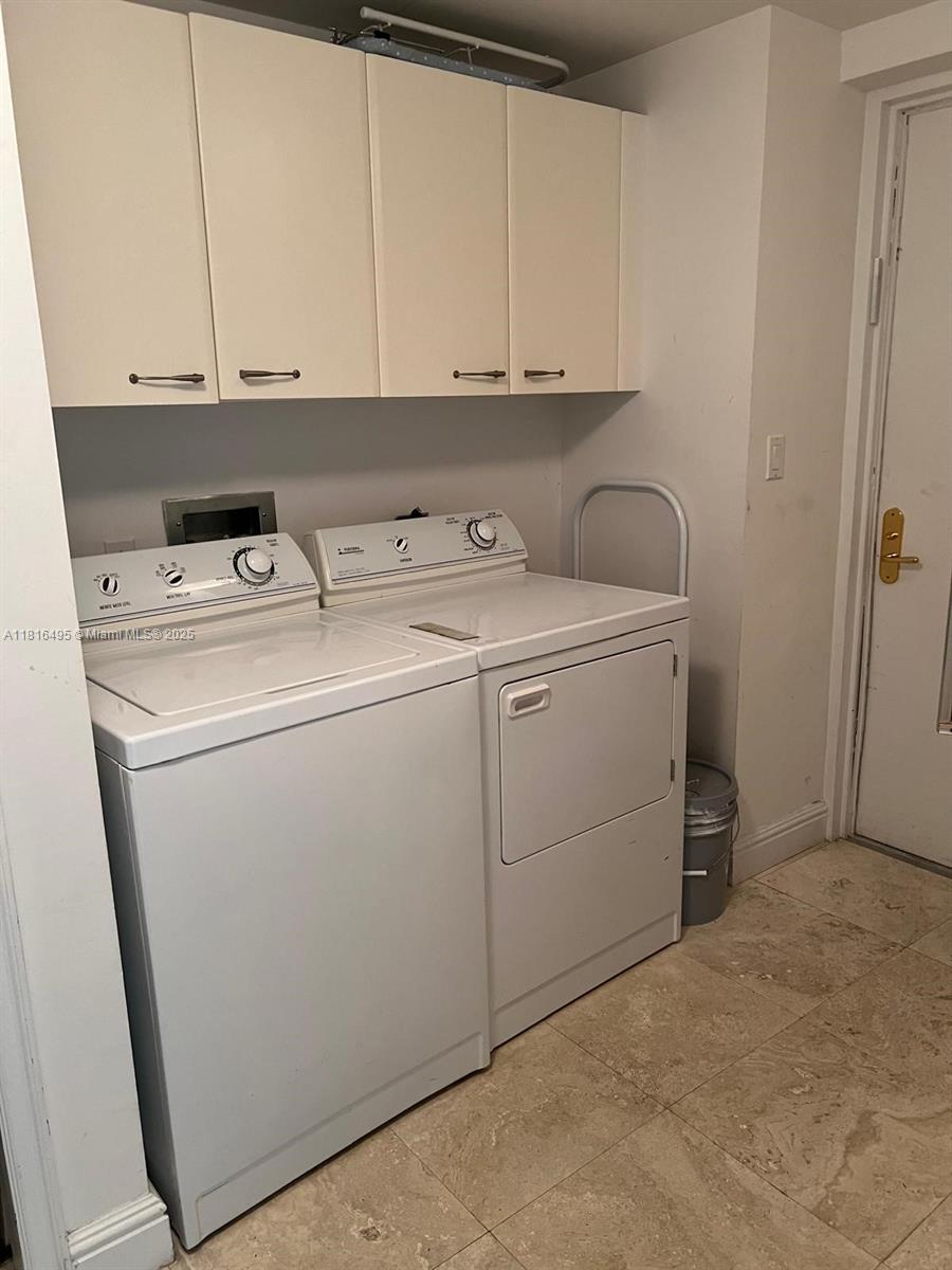 TOWERS OF PORTO VITA-SOUT - Residential Lease