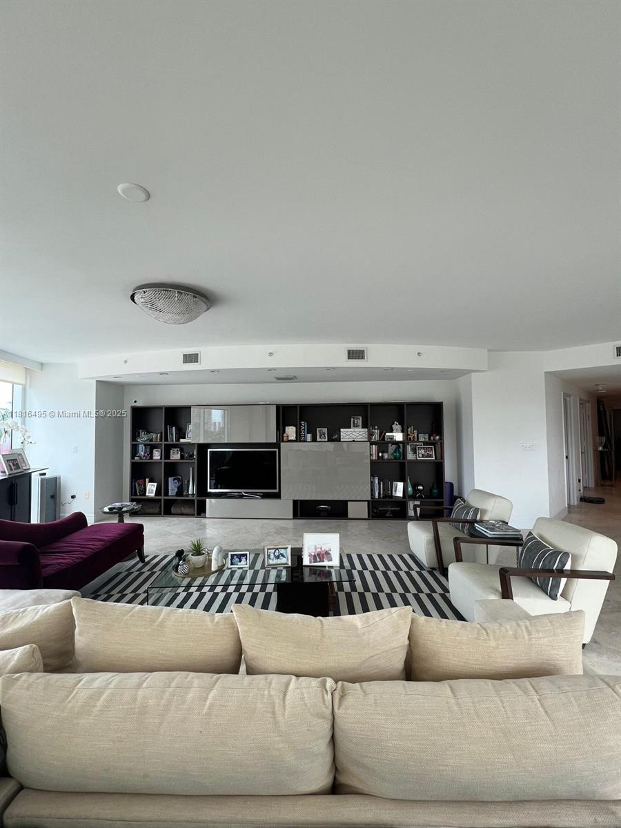 TOWERS OF PORTO VITA-SOUT - Residential Lease